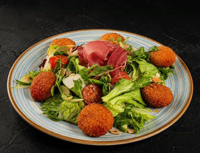 Sałatka z camembert